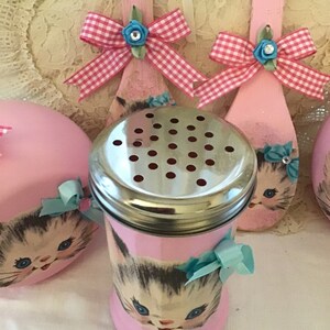 Vintage Atomic Pink Kitty Shaker-burk: Retro köksinredning bild 3
