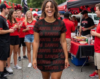 Abito t-shirt con motivo ripetuto DAWGS / Stampa integrale