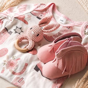baby girl gifts, baby girl clothes, baby shower gift, baby announcement, cowgirl baby girl gift, baby cowgirl gift, baby cowgirl boots, baby cowgirl giftset, pink cowgirl gift set, nursery decor. western baby girl gift. cowgirl baby shower.