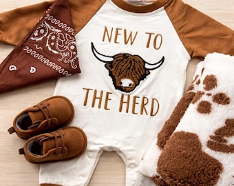 Ensemble-cadeau de tenue pour bébé de vache des Highlands : barboteuse, bandana, couverture, chaussures - Coffret cadeau pour bébé de style ferme de l'ouest