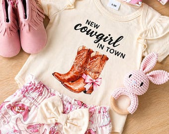 Western cowgirl Texas baby gift set. Baby shower gift set. Baby cowgirl boots gift set. Baby gift Texas cowboy themed newborn baby gift set.