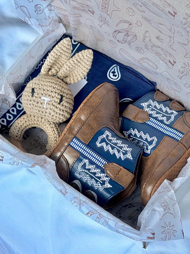 Western Texas baby Cowboy Boots giftset. Cowboy baby shower giftset. Cowboy themed baby giftset. Baby cowboy hat. Baby boy cowboy boots gift. western themed nursery gift and decor. Country loving newborn baby gift. baby first rodeo. botas de vaquero. baby gift set less than 50 dollars. affordable baby gift set. infant boots