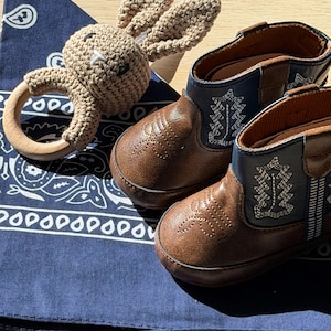 Western Texas baby Cowboy Boots giftset. Cowboy baby shower giftset. Cowboy themed baby giftset. Baby cowboy hat. Baby boy cowboy boots gift. western themed nursery gift and decor. Country loving newborn baby gift. baby first rodeo. botas de vaquero. baby gift set less than 50 dollars. affordable baby gift set. infant boots