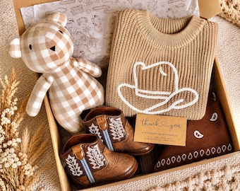 Ensemble-cadeau de bottes de cowboy pour bébé sur le thème de l'ouest du Texas. Annonce de bébé de l'ouest. Tenue de bottes de cowboy pour bébé nouveau-né. Chapeau de cowboy pour bébé.
