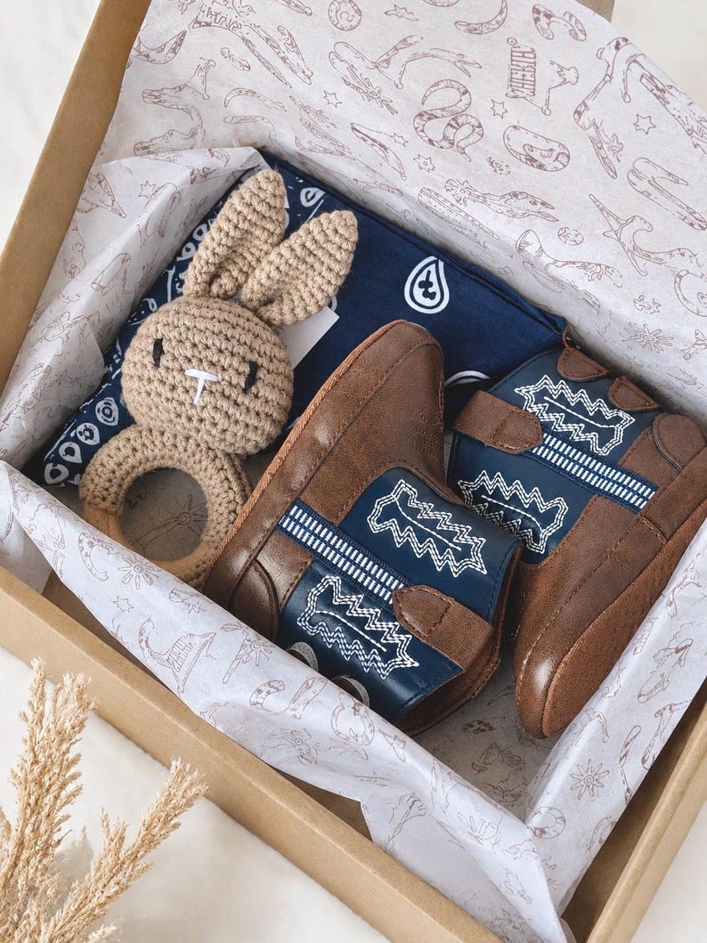 Western Texas baby Cowboy Boots giftset. Cowboy baby shower gift. Cowboy themed baby giftset. Baby cowboy hat. Baby boy cowboy boots gift. western themed nursery gift and decor. Country loving newborn baby gift. baby first rodeo. botas de vaquero. cowboy baby. farm baby gift. infant cowboy outfit gift. baby leather boots. cowboy nursery theme. western baby. Mexican baby, country baby keepsake, new baby gift boy. custom baby cowboy gift. custom baby gift. embroidered baby gift. baby cowboy boots.