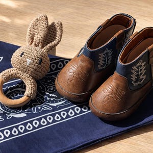 Western Texas baby Cowboy Boots giftset. Cowboy baby shower giftset. Cowboy themed baby giftset. Baby cowboy hat. Baby boy cowboy boots gift. western nursery