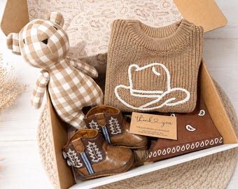 Texas Western theme baby cowboy boots outfit giftset. Western Baby announcement. Newborn infant baby cowboy boots outfit. Baby cowboy hat.