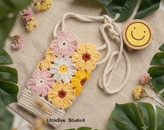 Telefoontasje met gehaakte bloem – handgemaakte crossbodytas (wit)