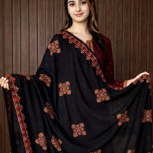 Chadar baloutchi brodé à la main | Châle traditionnel pakistanais en georgette avec effet miroir