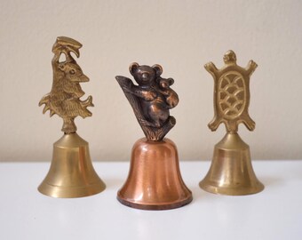 Set aus 3 Vintage-Glocken aus Messing und Kupfer, Tierfiguren aus Messing, Cottagecore-Dekor