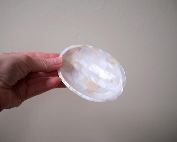 Vintage Mother of Pearl Ring Dish, Capiz Shell Soap Holder, Coastal Chic Decor