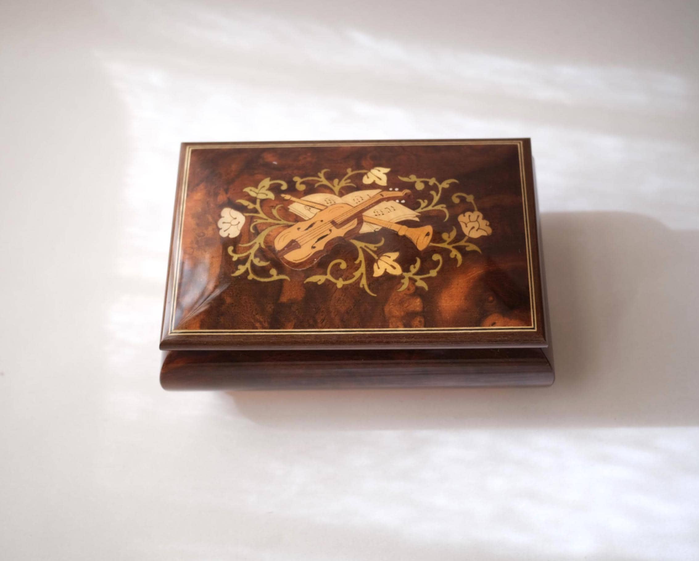 Reuge music box plays - Etsy 日本