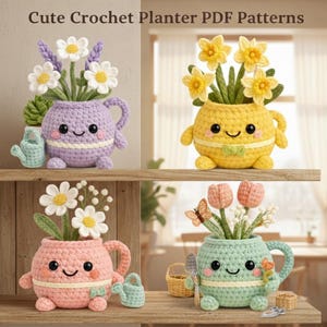 Op de afbeelding: Leuke gehaakte plantenbak PDF-patronen. De afbeelding toont vier schattige, lachende gehaakte plantenbakken in pastelkleuren: paars, geel, roze en mintgroen. Elke plantenbak bevat verschillende gehaakte bloemen. De plantenbakken hebben handvatten en kleine voetjes. De tekst "Cute Crochet Planter PDF Patterns" staat bovenaan.