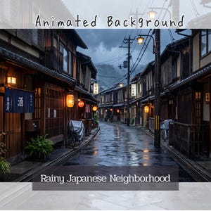 Könnte beinhalten: Ein animierter Hintergrund einer regnerischen japanischen Nachbarschaftsstraße in der Abenddämmerung. Die Szene zeigt traditionelle Holzgebäude mit leuchtenden Laternen, eine nasse, gepflasterte Straße, Strommasten und Fahrräder am Straßenrand.