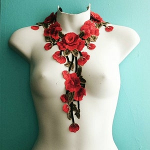 DARLING Lace roses choker