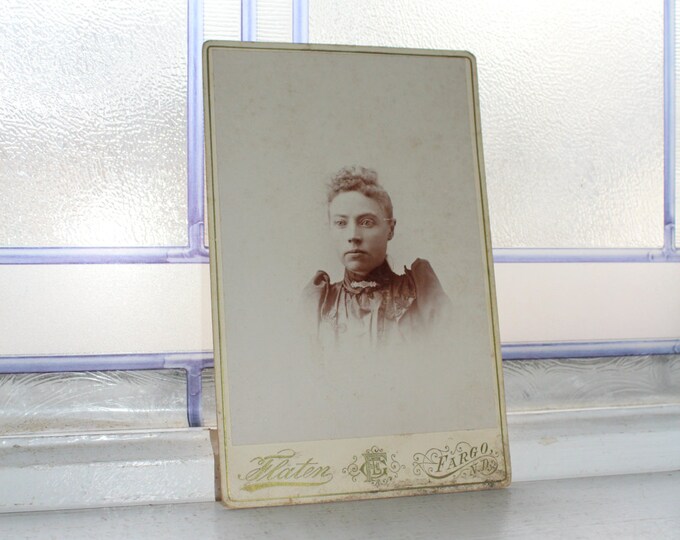 Victorian Woman Cabinet Card Photograph Antique 1800s