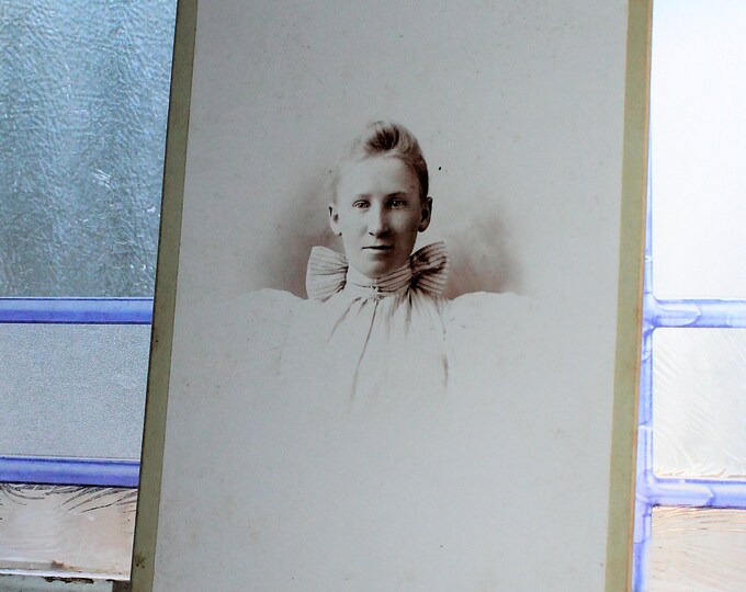 Antique Cabinet Card Photograph Victorian Woman 1800s