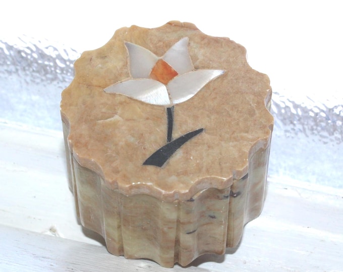 Soapstone w/ Mother of Pearl & Coral Inlay Lidded Trinket Box w/ Scalloped Edge