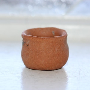 Antico calamaio in terracotta ritrovato nel Mar di Cortez. Vaso a pizzico dell'epoca azteca e maya.