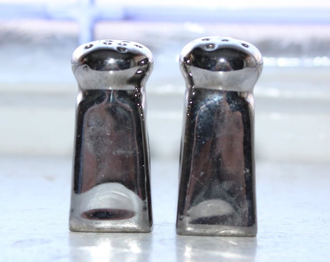 Small Salt & Pepper Shakers Vintage Silver Lusterware