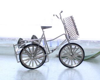 triciclo de metal