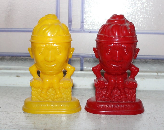 Plastic Salt and Pepper Shakers Humpty Dumpty Red Yellow Vintage 1950s