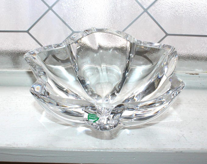 Vintage Orrefors Heavy Crystal Slanting Maple Leaf Large Bowl by Lars Hellsten
