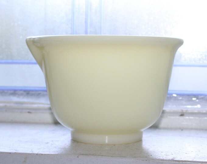 Vintage 1940s Hamilton Beach Mixer Mixing Bowl Pale Yellow