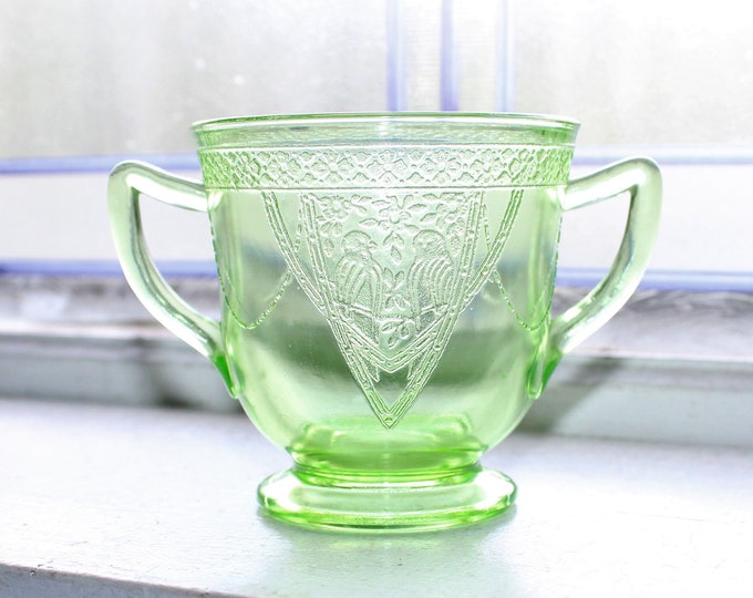 Green Depression Glass Sugar Bowl Georgian Lovebird Vintage 1930s
