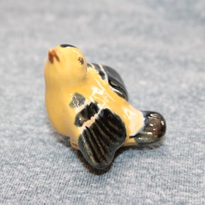 Vintage Rosemeade Dakota Pottery Goldfinch Bird Cup Sitter