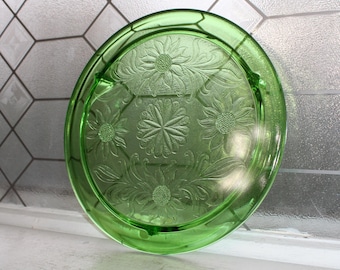 Stary talerz na ciasto Jeanette Sunflower Green Uran Depression Glass