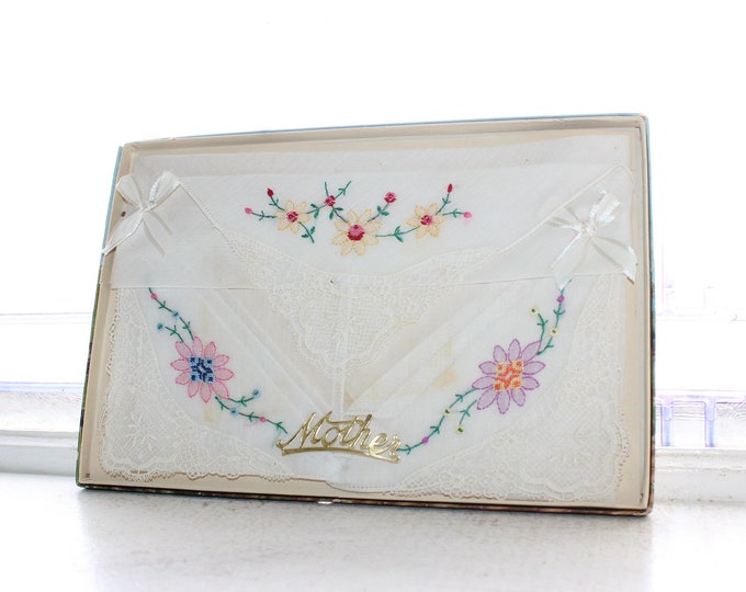 Vintage Ladies Handkerchief Boxed Gift Set For Mother