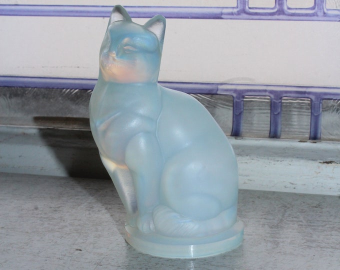 Sabino Glass Opalescent Cat Figurine 3 5/8"