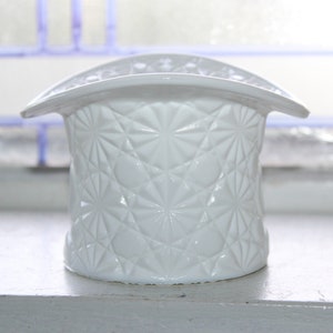 Vintage Milk Glass Top Hat Daisy and Button