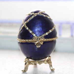 Vintage Figur emaillierte Kobalt Blau Ei Trinket Box mit Strass