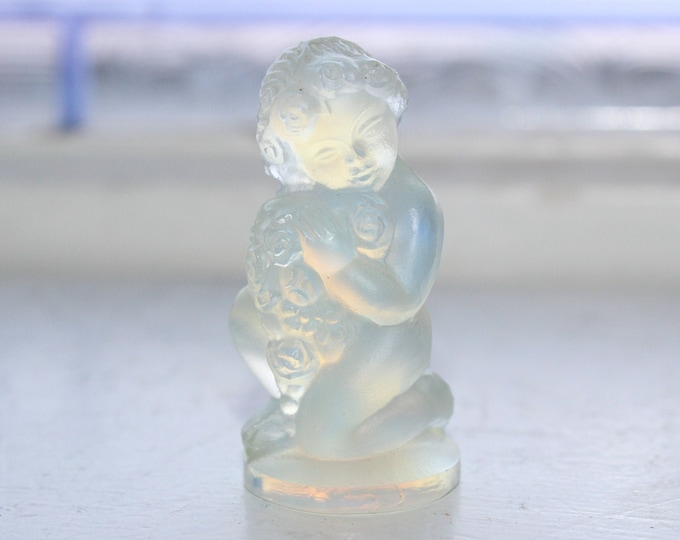 Sabino Glass Opalescent Cherub Figurine