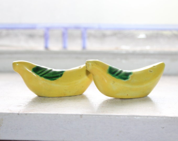 Vintage Salt and Pepper Shakers Yellow Bananas