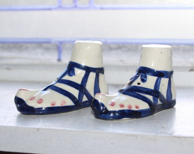 Vintage Salt & Pepper Shakers Feet in Sandles