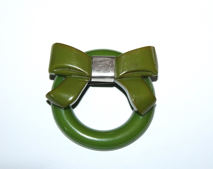 Vintage 1940s Brooch Green Apple Bakelite & Chrome Ribbon Bow Pin