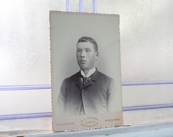 Antique Cabinet Card Photograph of a Victorian Man