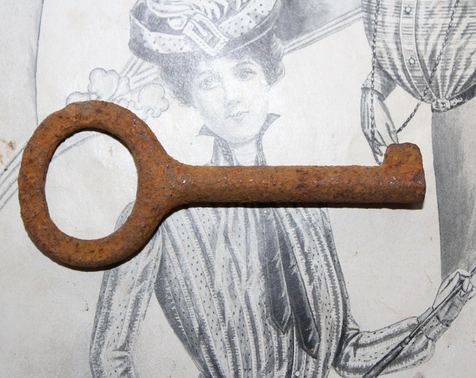 Antique Rusty Hollow Barrel Skeleton Key 1800s Found Treasure