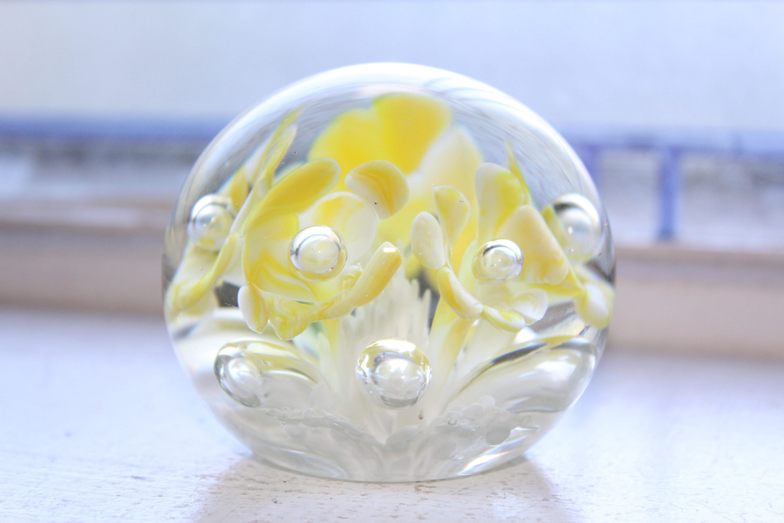 Gibson Paperweight Yellow Crocus Controlled Bubble Vintage Art Glass