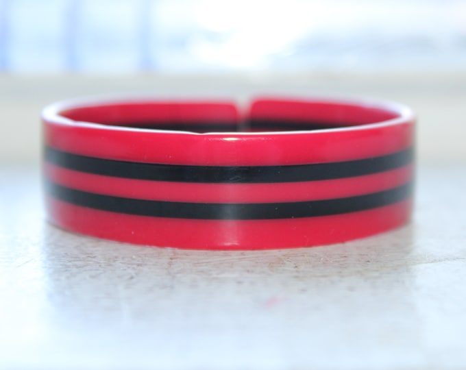 Red and Black Striped Lucite Bangle Bracelet Vintage 60s