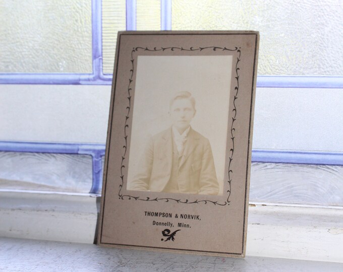 Antique Carte De Visite CDV Photograph Victorian Man 1800s