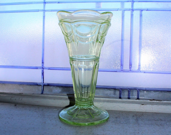 Vintage Art Deco Uranium Glass Trumpet Vase