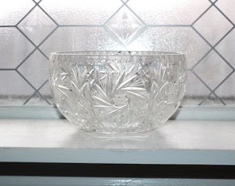 Elegante Vintage geschliffene Kristallschale mit Windrad und gebogtem Rand