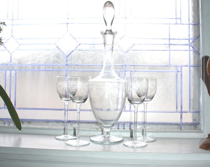 Mid Century Glass Decanter with 4 Glasses Vintage 50s Etched Design