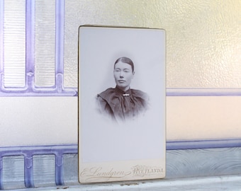 Antique Carte De Visite CDV Photograph Victorian Woman 1800s