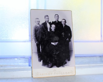 Antique Cabinet Card Photograph Victorian Family 1800s