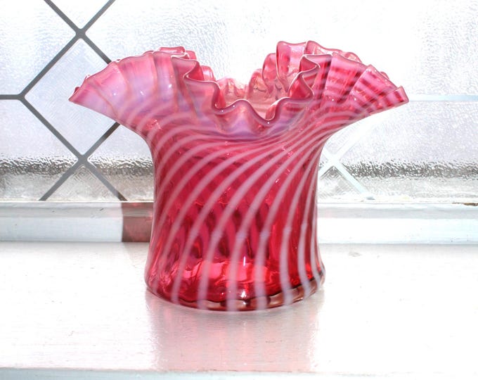 Vintage Fenton Cranberry Opalescent Spiral Swirl Top Hat Vase